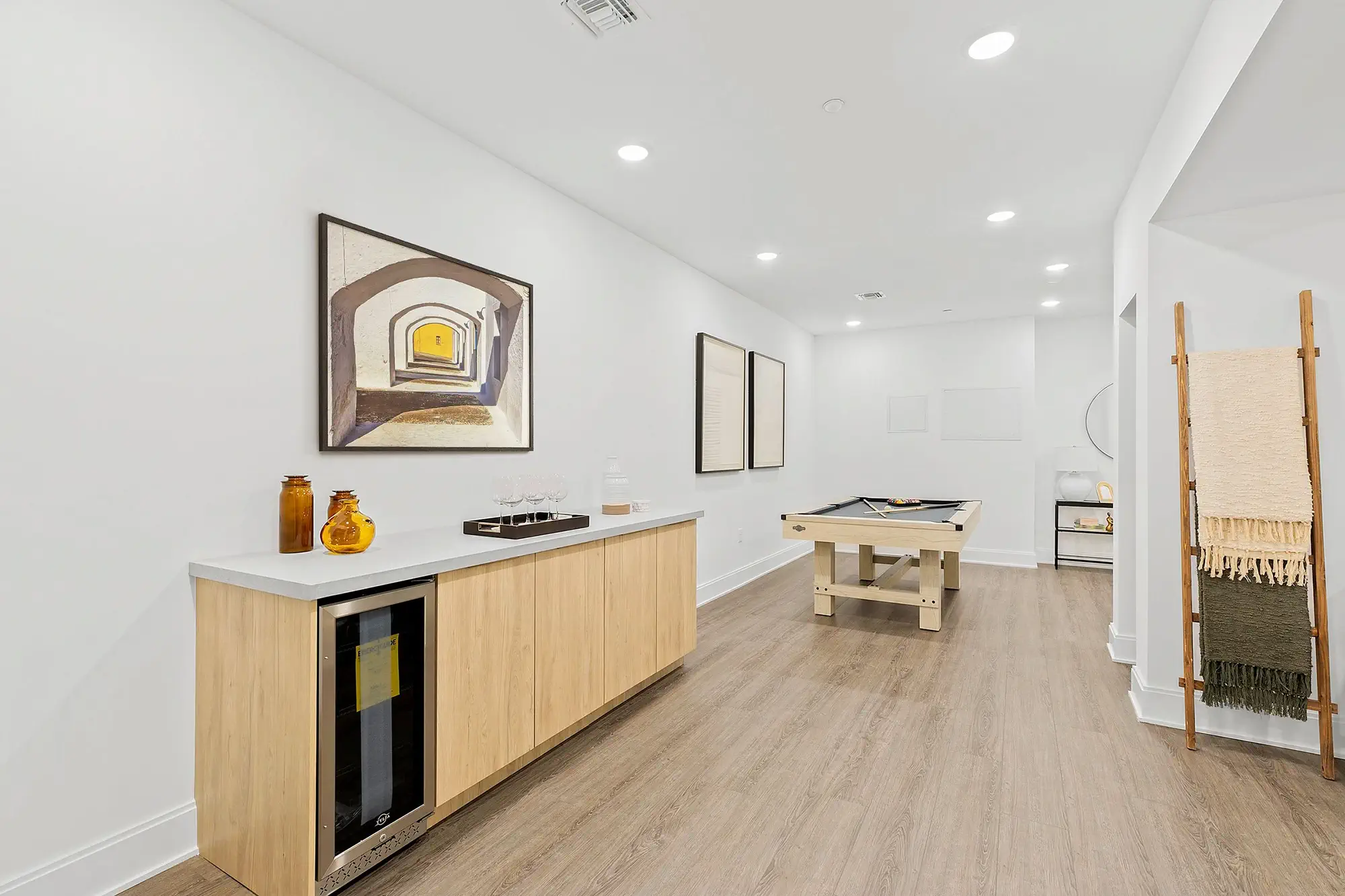 BWH_123_Churchill-2-Bed_-Basement_-mini-bar-studio-oda