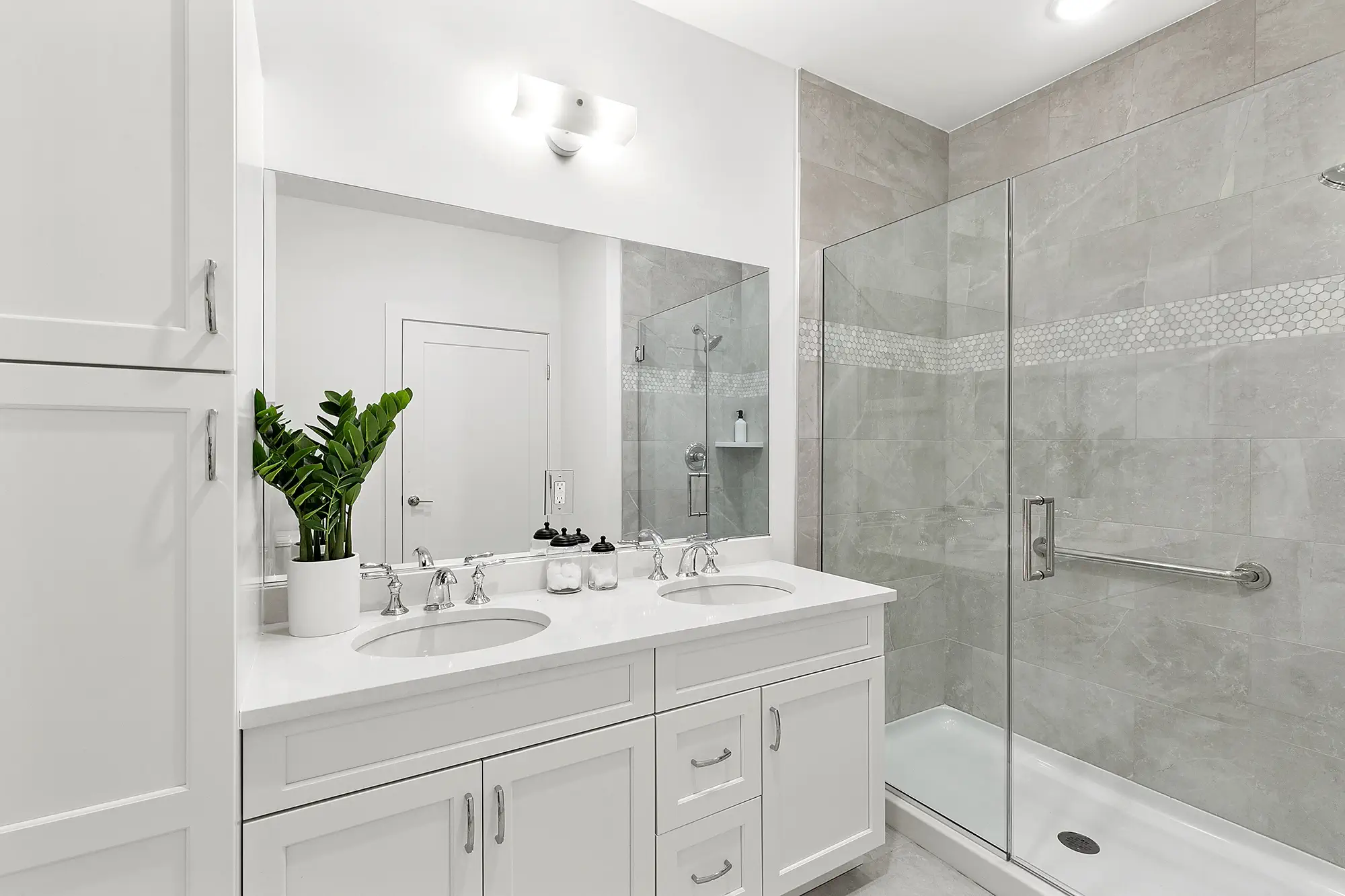 BWH_123_Churchill-2-Bed_-Bathroom